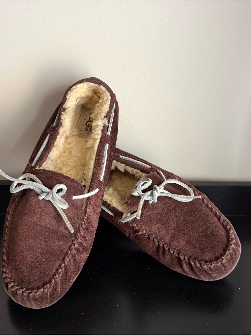 UGG Australia Dakota Brown Suede Sheepskin Moccasin Slippers Size 8